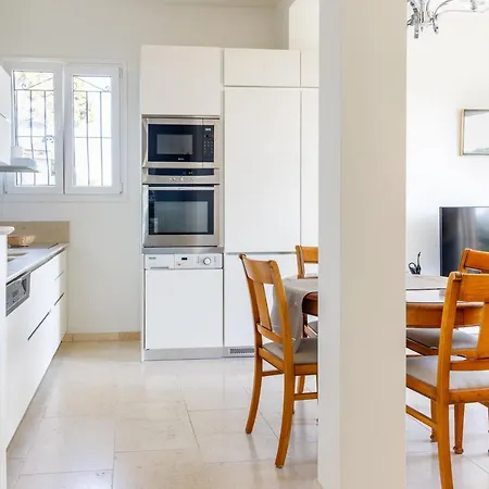 Sea View With Private Secure Parking 1 Appartement *